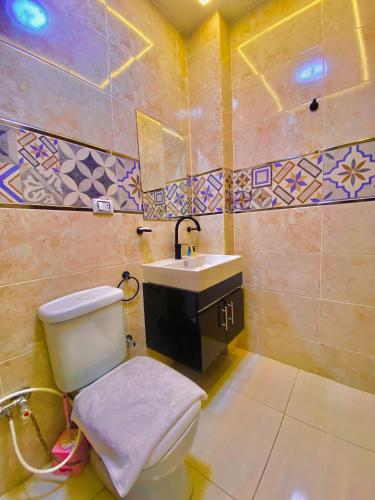 Crown pyramids hotel - image 2