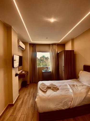 Crown pyramids hotel - image 7
