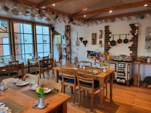 طعام و مشروبات, Gästehaus Ermen (Gastehaus Ermen) in كامب-لينتفورت