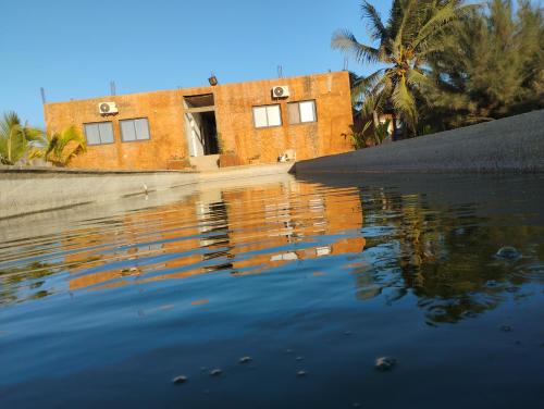 Villa avec piscine et pieds dans l'eau in Palmarin
