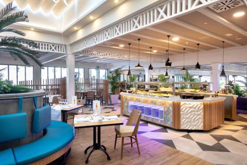 餐廳, 布蘭卡海灘格蘭卡斯蒂略塔格羅家庭及娛樂酒店 (Gran Castillo Tagoro Family & Fun Playa Blanca) in 普拉亞布蘭卡