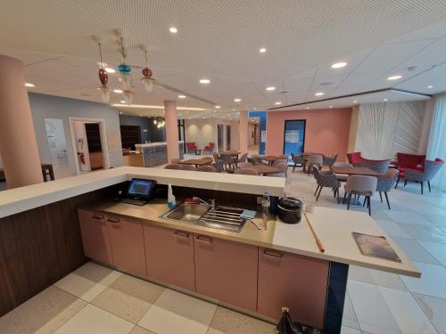 Bar/ Salón, DOMITYS - Les Cristaux in Le Creusot