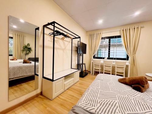 room detail thumbnail 0