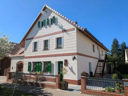 Weißes Nest in Elsterheide, Deutschland