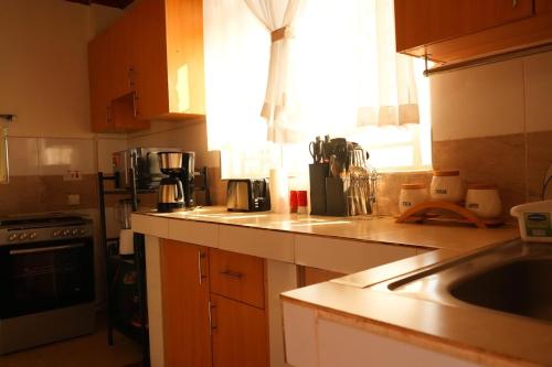 廚房, Pearl Furnished Apartment Skyview Hideaway in 涅里