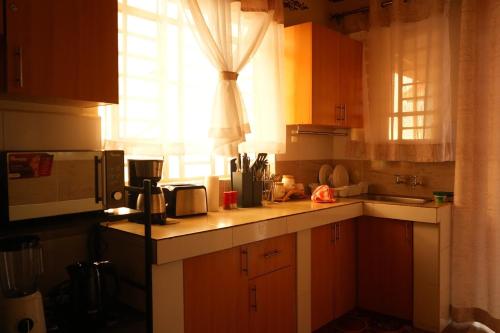 廚房, Pearl Furnished Apartment Skyview Hideaway in 涅里