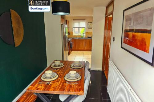 Facilities, 2 Large Bedroom House By Homebird Property Management Short Lets & Serviced Accommodation Leeds With in Hunslet Carr