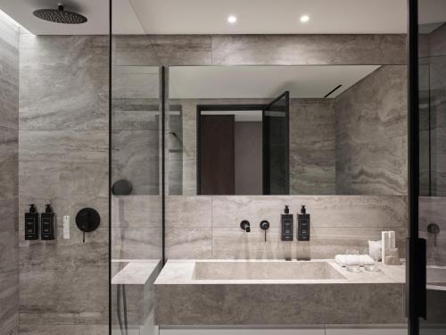 Nur Edge Aparthotel - Acropolis Skyline - image 11