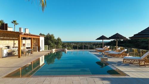 Villa Luso w/ Heated Pool - Spacious & Peaceful – khách sạn tại Moncarapacho