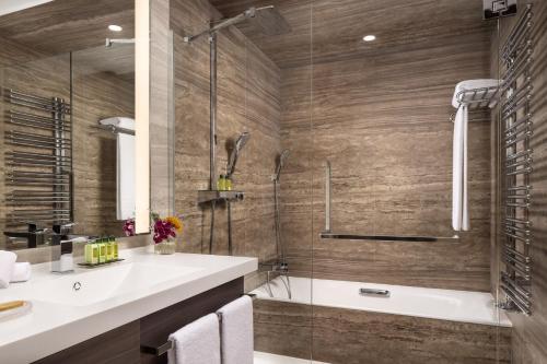 room detail thumbnail 2