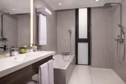 room detail thumbnail 2