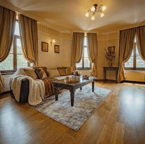 1 king bed, 1 sofa bed