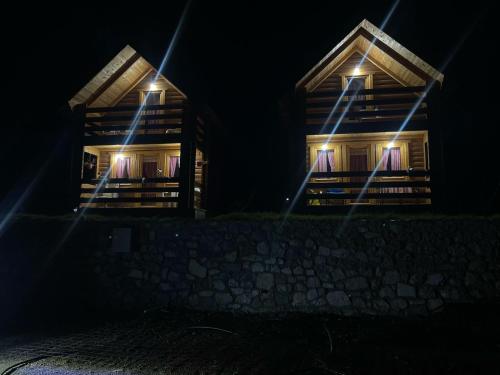 Cottages Jasavić (Cottages Jasavic) in Плав 