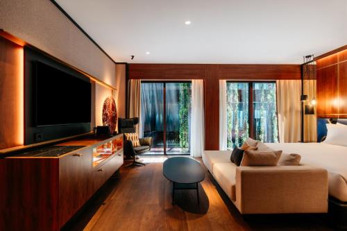 room detail thumbnail 1