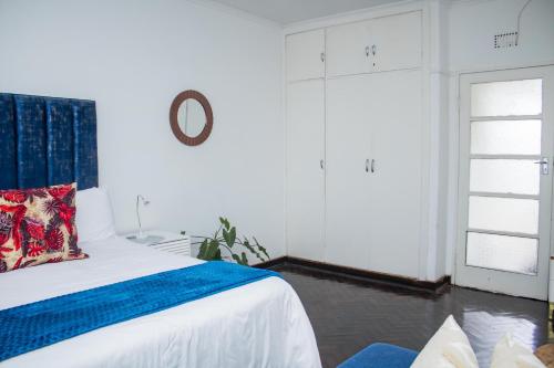 Centrally Located Studio Apartment - 2363 - image 3