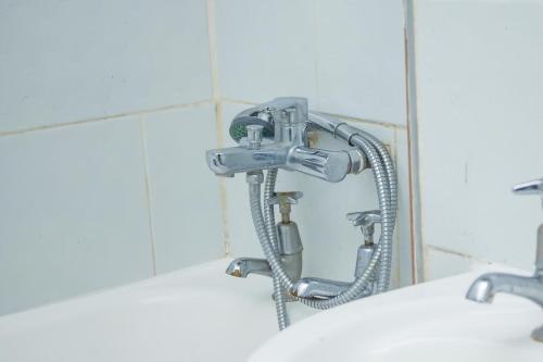 Centrally Located Studio Apartment - 2363 - image 2