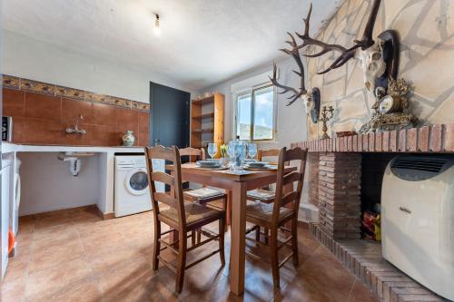 virtuve, MalagaSuite Casa Rural con Piscina y Barbacoa in Pilarejo