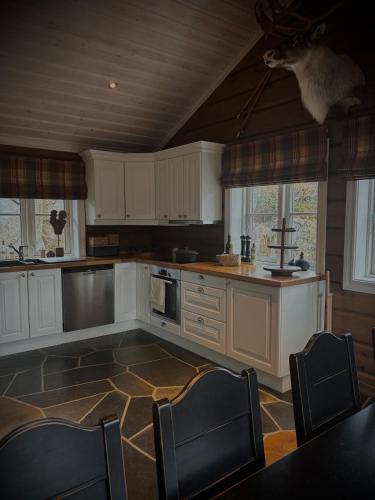 Great mountain cabin with 12 beds in Vagsli