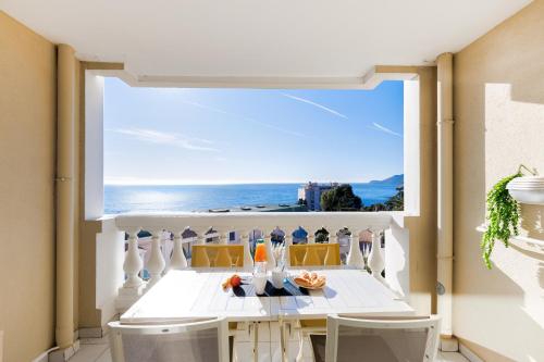 Vue mer piscine parking tennis 4 personnes
