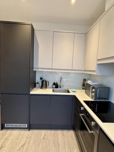 6 Aviv Place