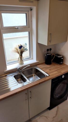Kitchen, Willow Lodge in Deerpark East