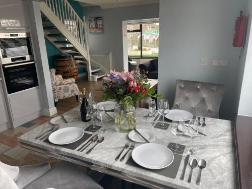Beautiful 3-Bed House in Sunny Killough Down in Killough