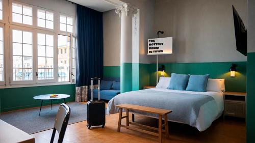 room detail thumbnail 1