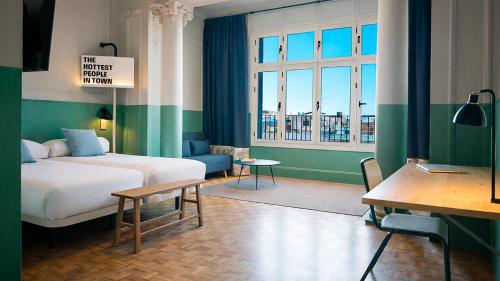 room detail thumbnail 0