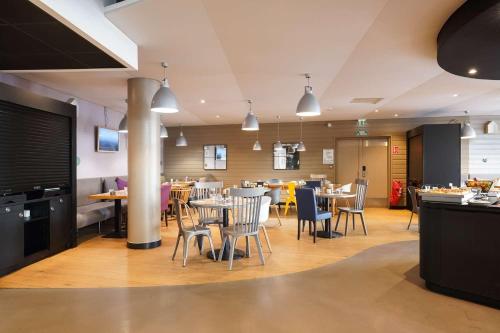 Étterem, Kyriad ECO - Suresnes - La Défense in La Defense