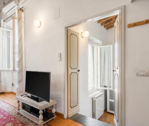 Romantic Apartment Tornabuoni - image 7