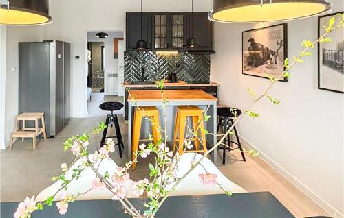 virtuve, Stunning Home In Petrijevci in Josipovac