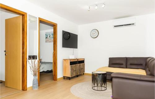 Gorgeous Home In Desne With Wifi in Desne