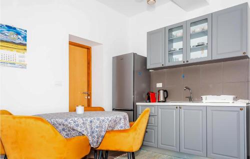 virtuve, Gorgeous Home In Desne With Wifi in Desne