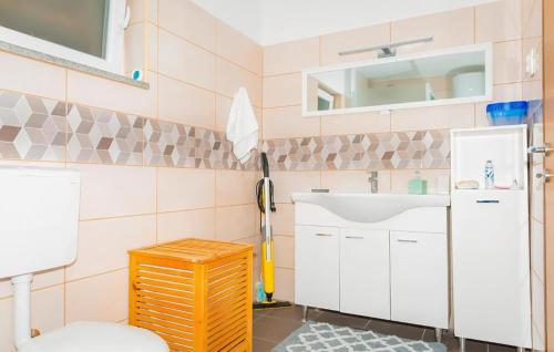 Vannas istaba, Gorgeous Home In Desne With Wifi in Desne