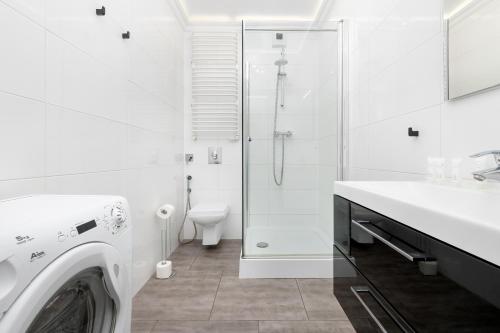 Charming Apartments in Sopot with Parking by Noclegi Renters - image 4