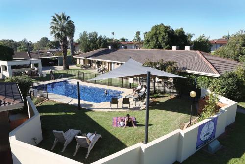 . Jacaranda Holiday Units