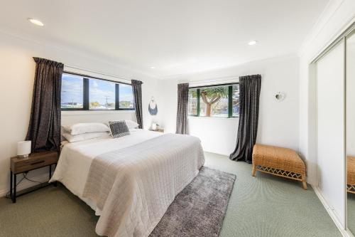 Exterior view, Manaia Magic - Tairua Holiday Home in Tairua