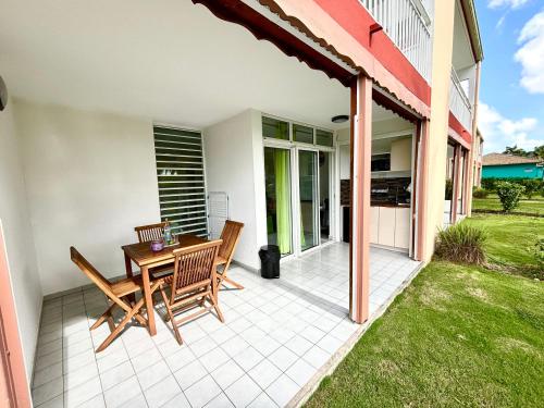 Balcony/terrace, La Serena de Toumalacai - Piscine reouverte, Calme et Paisible in Grand-Bourg