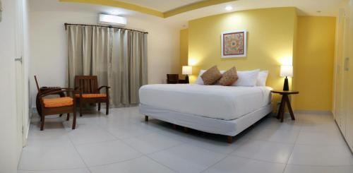 El Mirador Suites - image 2