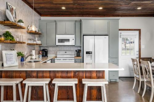 River Access Pet Friendly Fishing Sleeps 4