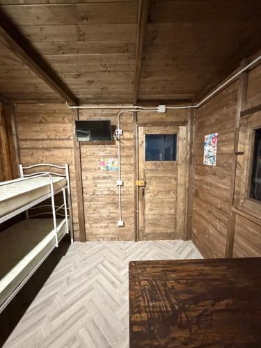 1 double bed, 1 bunk bed