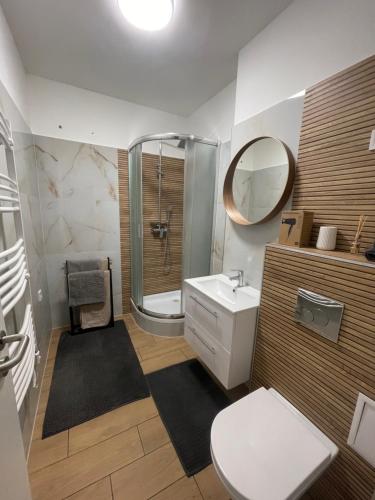 Manda's Flat Free Parking, Miskolc