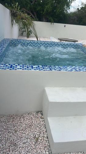 جاكوزي, Cas Grandi Studios & Apartments with Pool & Jacuzzi in Nieuwpoort