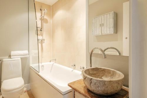Garden Flat in Kensington - image 12