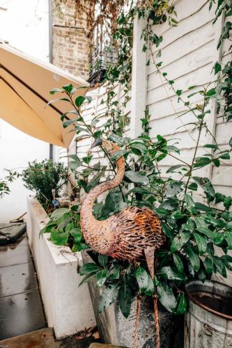 Garden Flat in Kensington - image 13