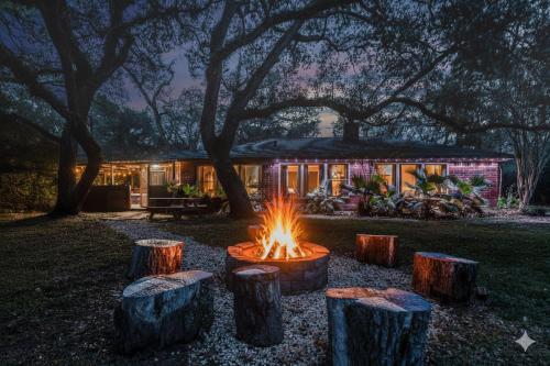 Riverside country retreat with easy access to all that Houston has to offer – khách sạn tại Rosharon