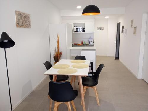 Departamento céntrico bien conectado con balcón