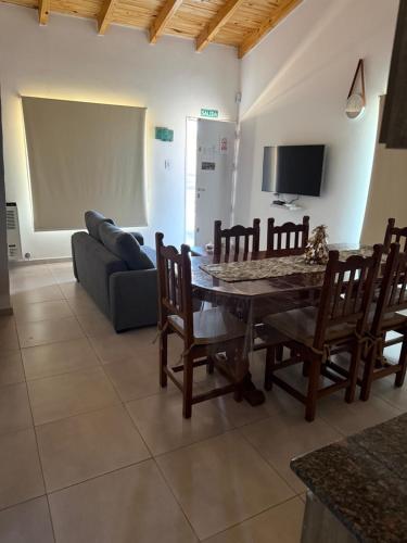 Duplex 2 en Villa el chocon LO DE CARLITOS in 比利亞埃爾喬康