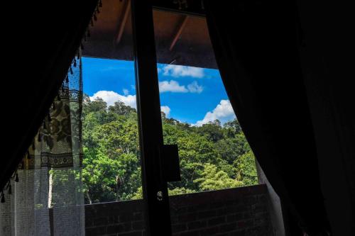 Shrine Inn, Kandy