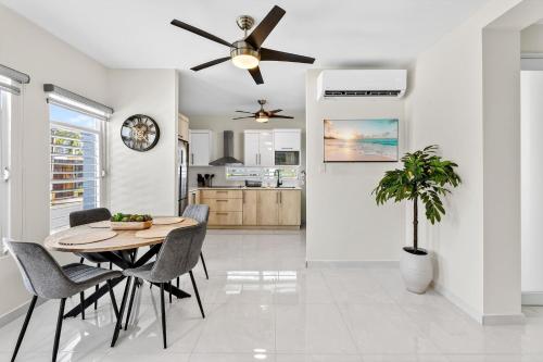 Newly Remodeled 2BR Apartment - Sleeps 6 - 1A HR